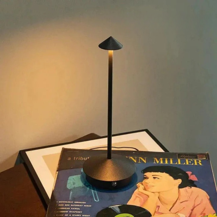 Modern LED Table Lamp – Rechargeable Minimalist Desk